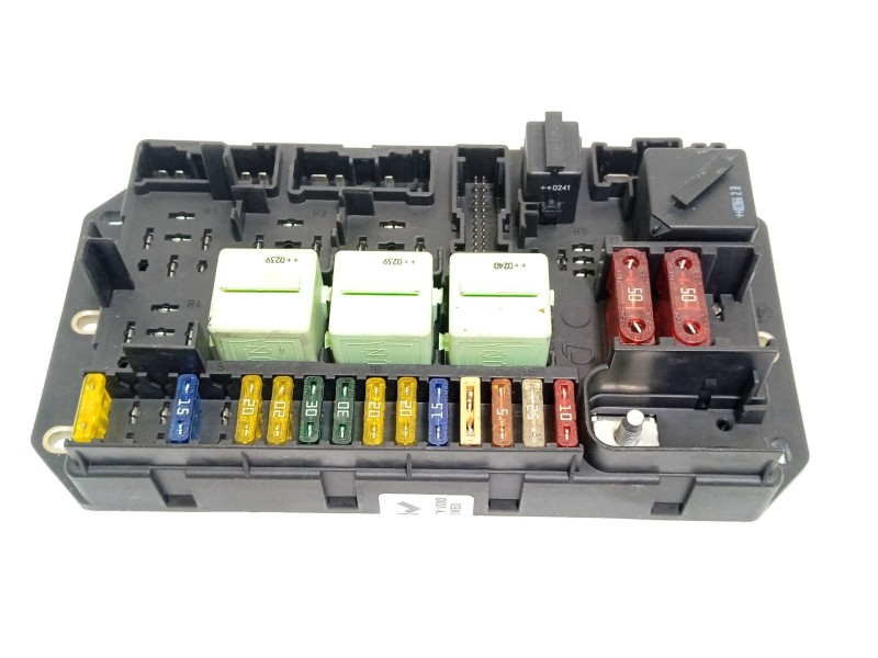 CAJA RELES / FUSIBLES 518776109 081928103102 YQE000350