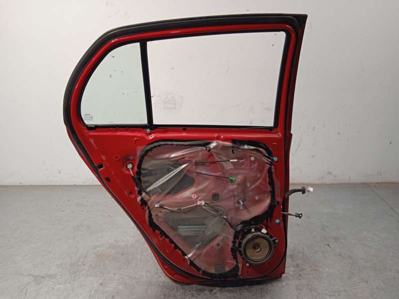 Recambio de puerta trasera izquierda para toyota yaris ts referencia OEM IAM 670040D110 - Rojo 5
