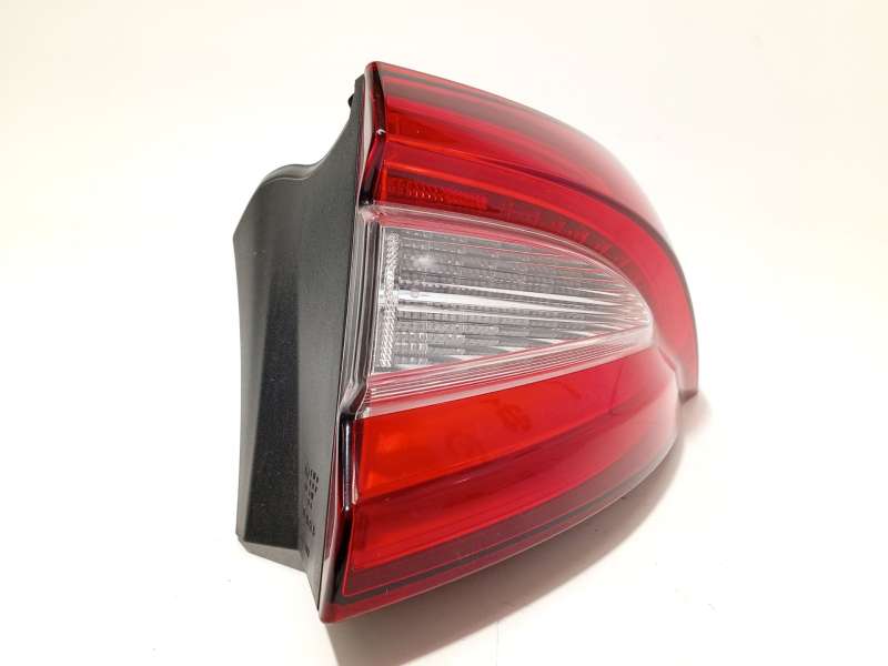 Recambio de piloto trasero derecho para maserati levante suv (m161) 3.0 d q4 referencia OEM IAM 670032331 06700323310 20670203 3
