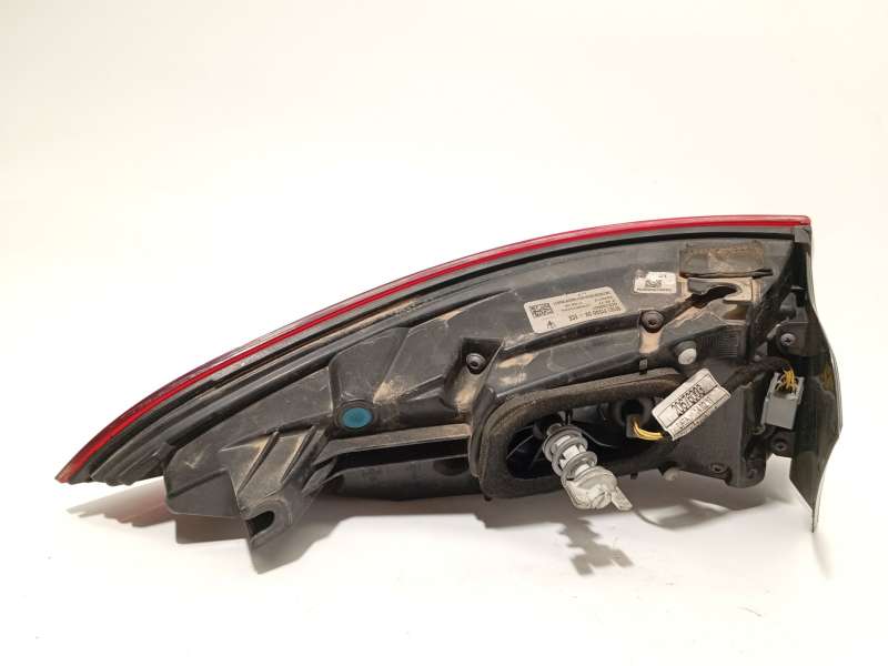 Recambio de piloto trasero derecho para maserati levante suv (m161) 3.0 d q4 referencia OEM IAM 670032331 06700323310 20670203 4