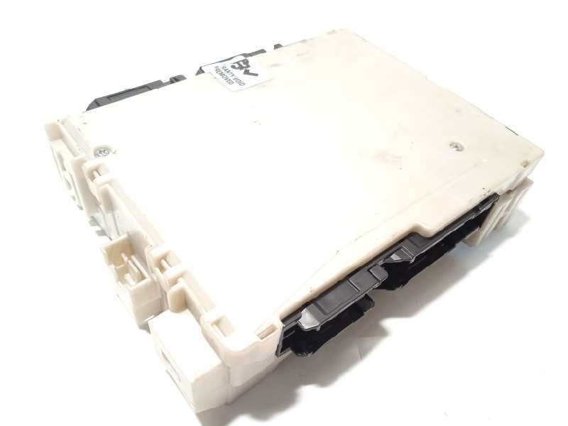 Recambio de caja reles / fusibles para toyota rav4 referencia OEM IAM 8273042890 - Gris 3