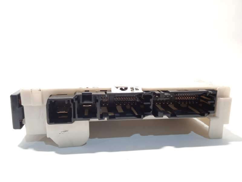 Recambio de caja reles / fusibles para toyota rav4 referencia OEM IAM 8273042890 - Gris 5