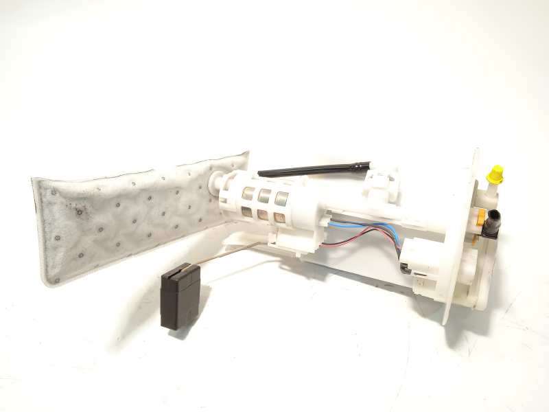 Recambio de bomba combustible para toyota yaris active referencia OEM IAM 777040D070 2