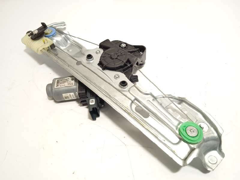 Recambio de elevalunas trasero derecho para renault megane iv berlina 5p 1.2 tce energy referencia OEM IAM 827204587R - Blanco 2