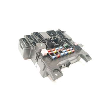 CAJA RELES / FUSIBLES 8637A643 