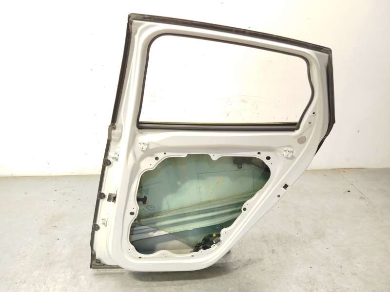 Recambio de puerta trasera derecha para volvo v40 hatchback (525) d2 referencia OEM IAM 32351000 - Blanco 5