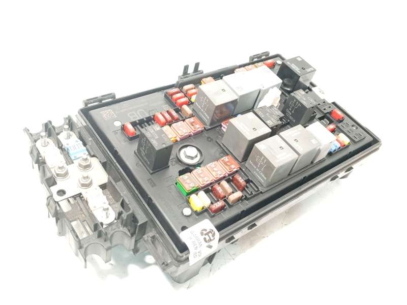 CAJA RELES / FUSIBLES 13368644 
