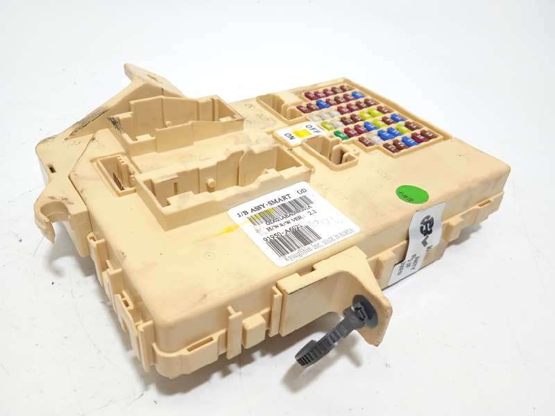 Recambio de caja reles / fusibles para hyundai i30 (gd) classic referencia OEM IAM 91950A6021 - Blanco 2