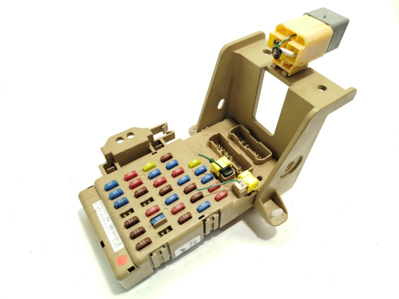 CAJA RELES / FUSIBLES 82201FJ210 