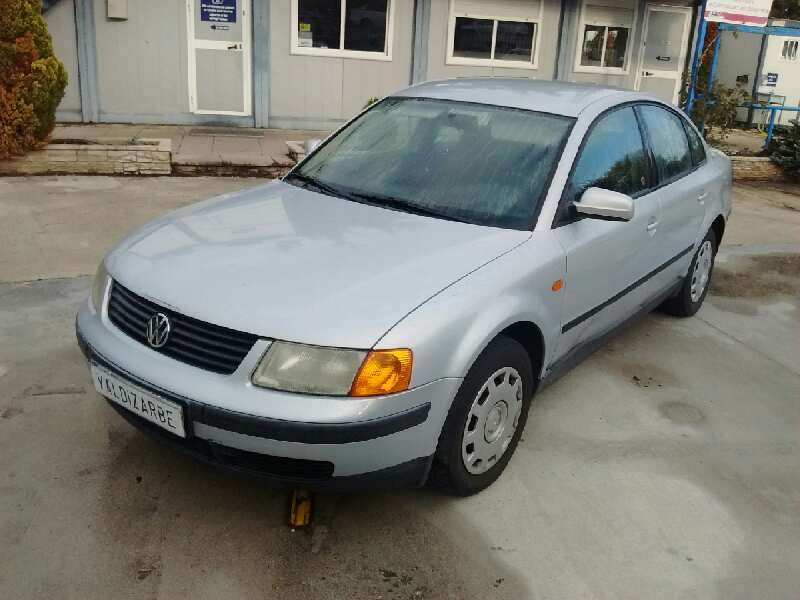 VOLKSWAGEN PASSAT BERLINA (3B2)