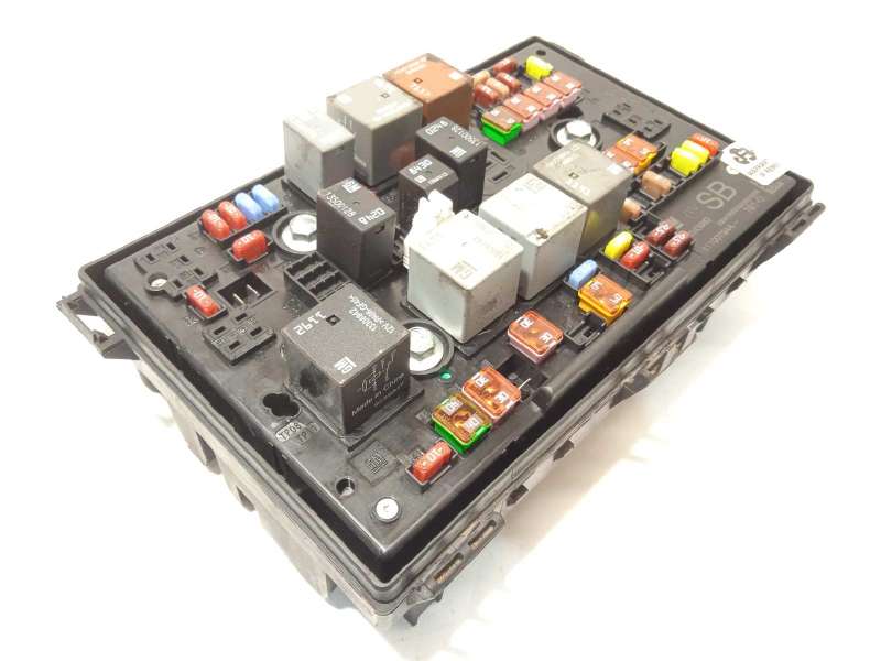 CAJA RELES / FUSIBLES 13343980 1110079AA