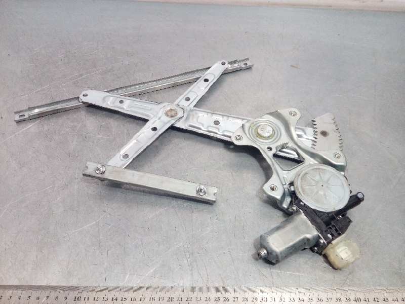 ELEVALUNAS TRASERO DERECHO 827206FR0A 827301BA0A
