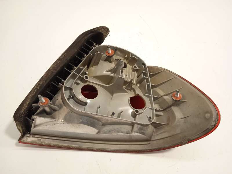 Recambio de piloto trasero izquierdo para bmw serie 3 coupe (e46) 330 ci referencia OEM IAM 8383825 63218383825 3