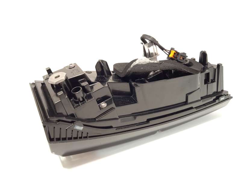 Recambio de piloto trasero derecho interior para peugeot 308 puretech 130 active pack referencia OEM IAM 9835300580 6
