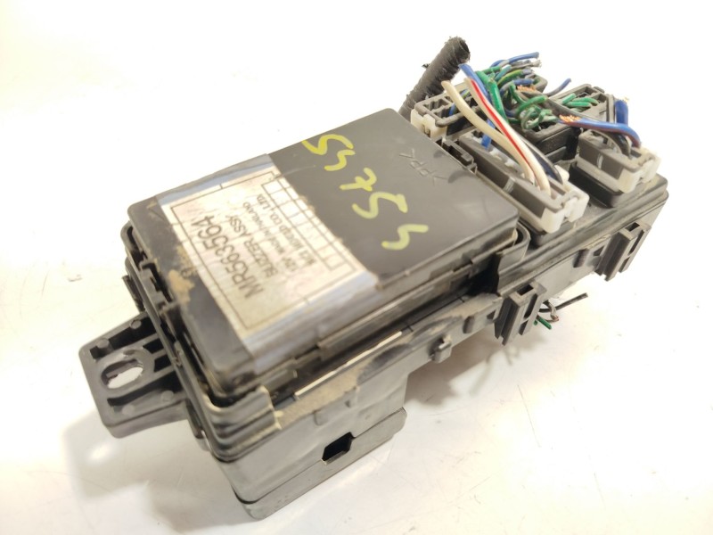 CAJA RELES / FUSIBLES MR563564 