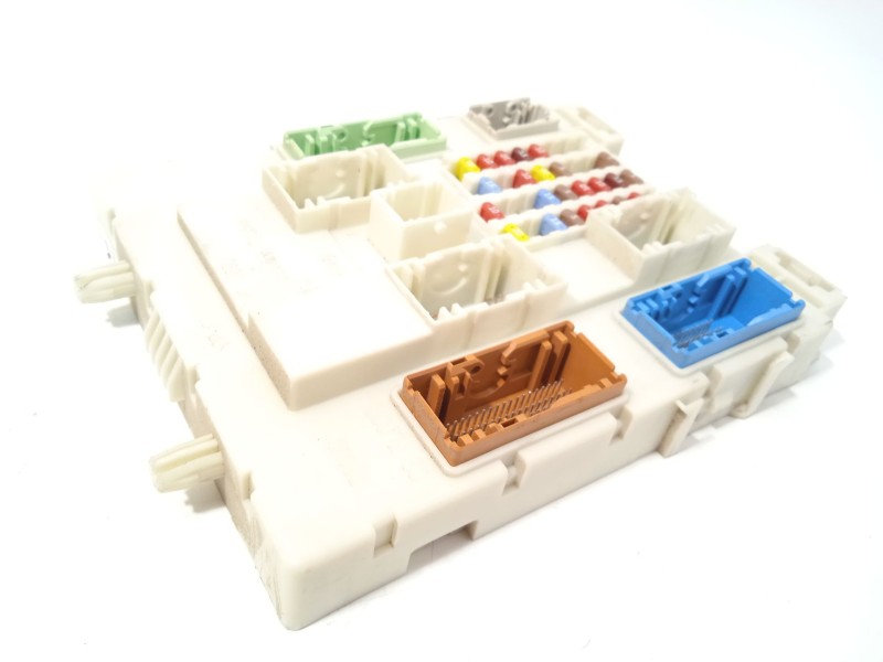 CAJA RELES / FUSIBLES 31394135 