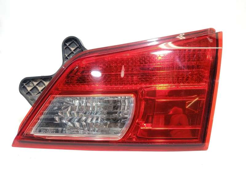PILOTO TRASERO DERECHO INTERIOR 84912AJ250 