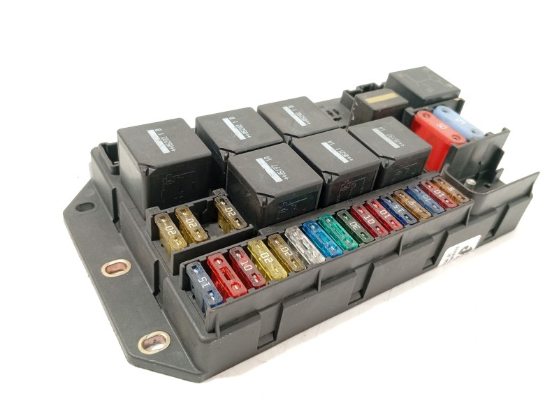 CAJA RELES / FUSIBLES YQE500340 