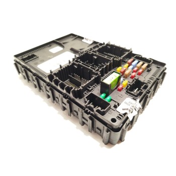 CAJA RELES / FUSIBLES NU5T15604BCAG 2817786 F005V04266