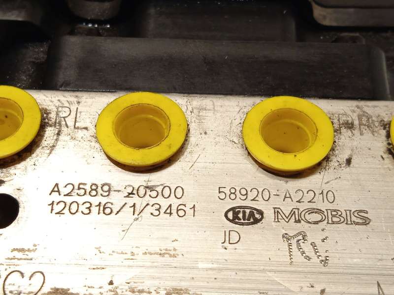 Recambio de abs para kia cee'd 1.4 crdi cat referencia OEM IAM 58920A2210 6158945200 A258920500 - Blanco 6