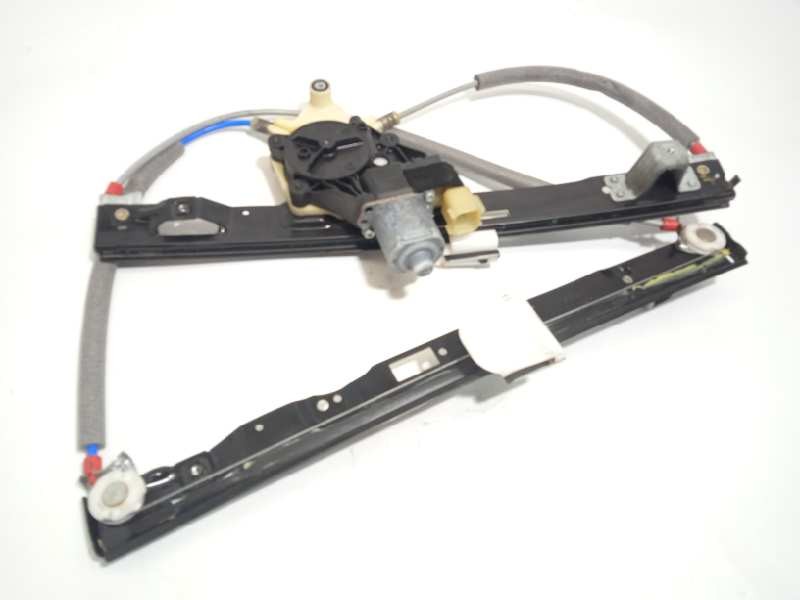 ELEVALUNAS DELANTERO DERECHO 6CP114553L4A AV11R23200BB