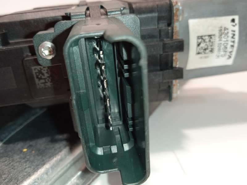 Recambio de elevalunas trasero derecho para renault megane iv grandtour 1.3 tce referencia OEM IAM 827209091R  402779C - Negro 4