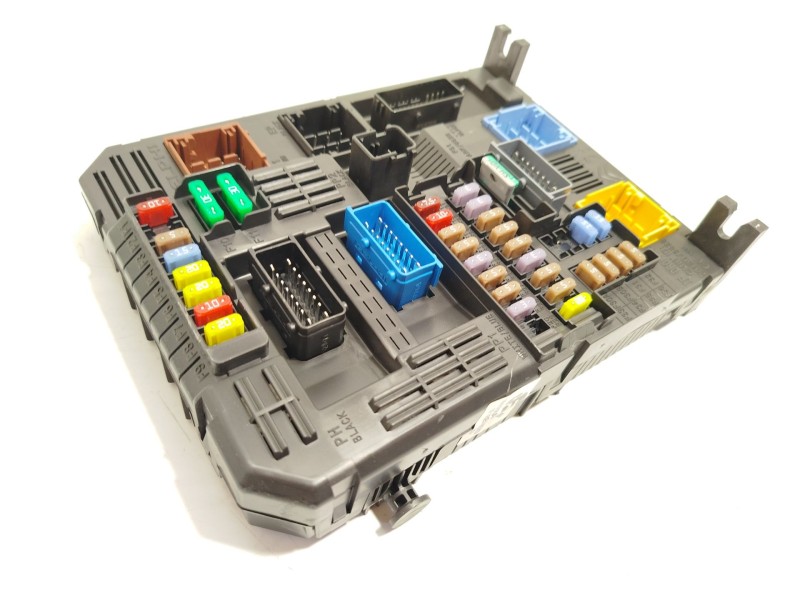 CAJA RELES / FUSIBLES 9830813080 1640712480 28625187