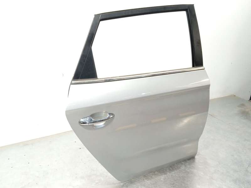 Recambio de puerta trasera derecha para kia carens iv van (a4) crdi referencia OEM IAM 77004A4000 2