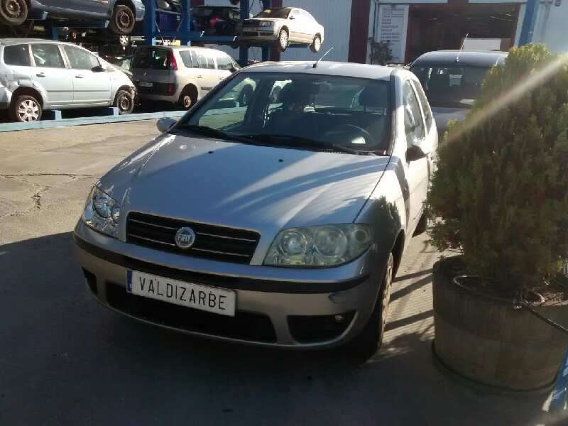 FIAT PUNTO BERLINA (188)