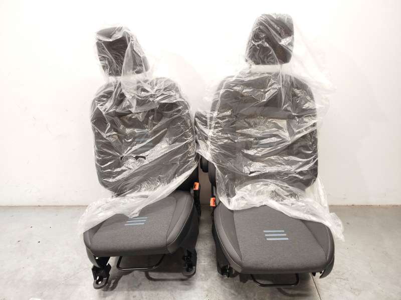 Recambio de juego asientos completo para ford tourneo courier 1.0 ecoboost referencia OEM IAM NOREF - Plata 7
