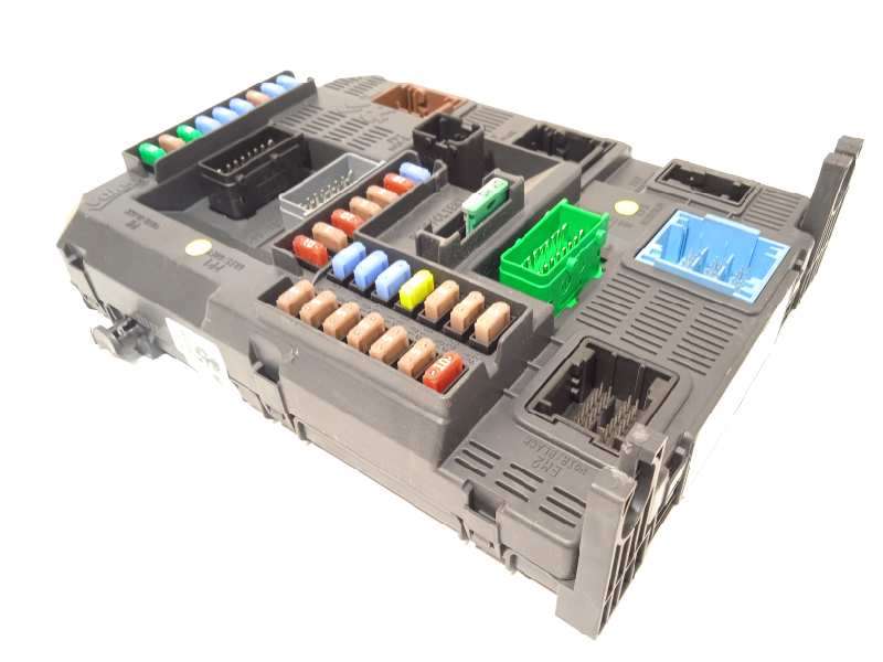 Recambio de caja reles / fusibles para peugeot 208 allure referencia OEM IAM 9678355980 2