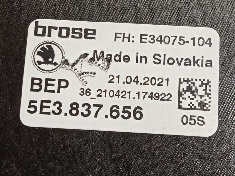 Recambio de elevalunas delantero derecho para skoda octavia lim. (nx3) 2.0 tdi referencia OEM IAM 5E3837656  5Q0959802C - Negro 5