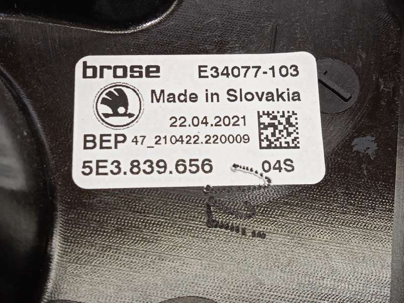 Recambio de elevalunas trasero derecho para skoda octavia lim. (nx3) 2.0 tdi referencia OEM IAM 5E3839656  5Q0959802 - Negro 5