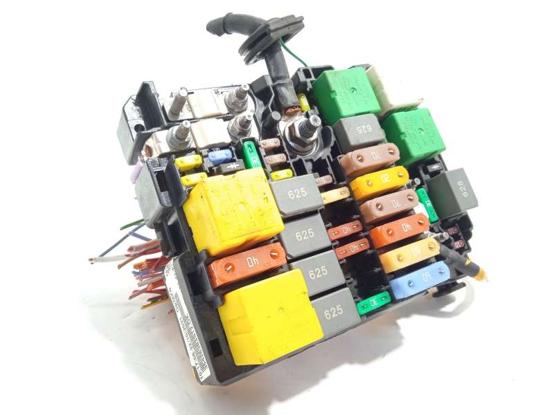 Recambio de caja reles / fusibles para citroën c4 grand picasso live referencia OEM IAM 9804848580 4