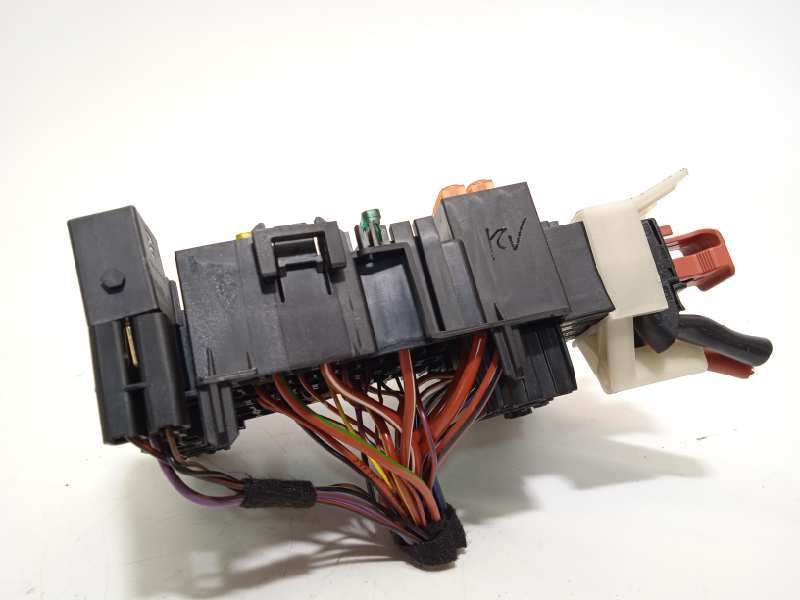 Recambio de caja reles / fusibles para skoda octavia lim. (nx3) 2.0 tdi referencia OEM IAM 5WA937615 - Negro 2