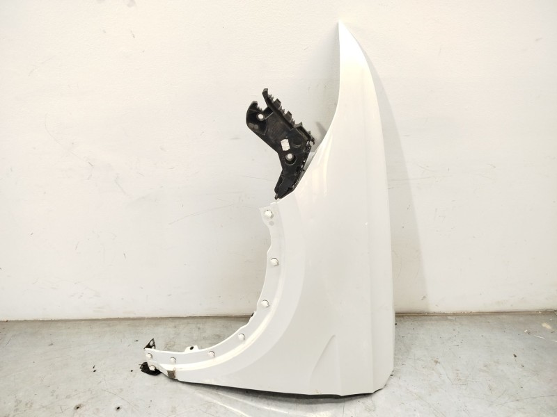 ALETA DELANTERA IZQUIERDA 2GM821105B 