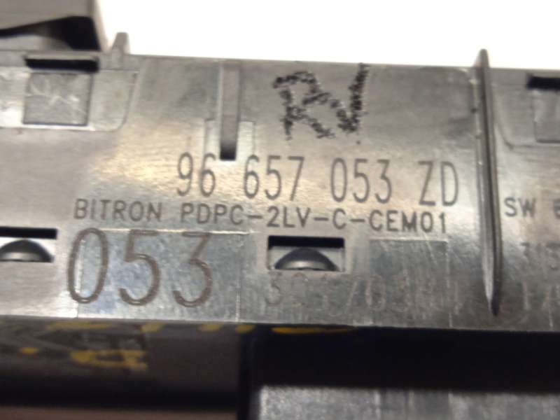 Recambio de mando elevalunas delantero izquierdo para ds ds 4 / ds 4 crossback (nx_) 1.2 thp 130 (nxhnym) referencia OEM IAM 966 - Gris 4