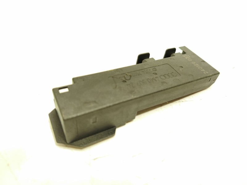 ANTENA 4M0907247A 