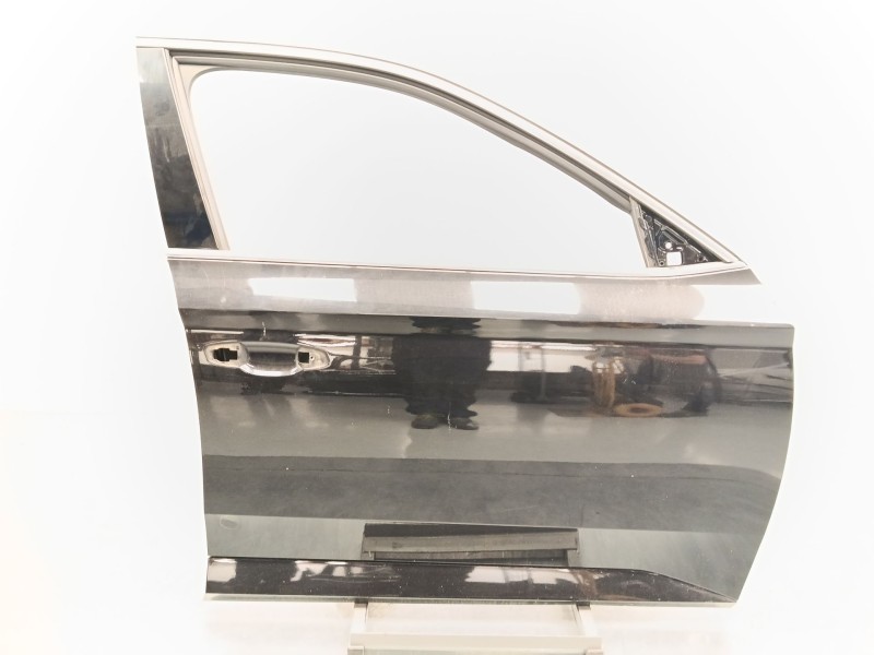 PUERTA DELANTERA DERECHA 3V0831056B 