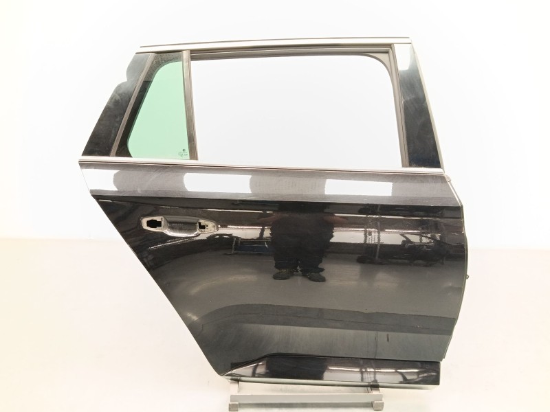 PUERTA TRASERA DERECHA 3V9833056B 