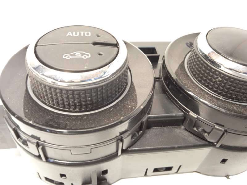 Recambio de mando climatizador para opel corsa e s-d / cadra12 / bx2e6ah7j5 referencia OEM IAM 13468064  1700271001 - Blanco 3