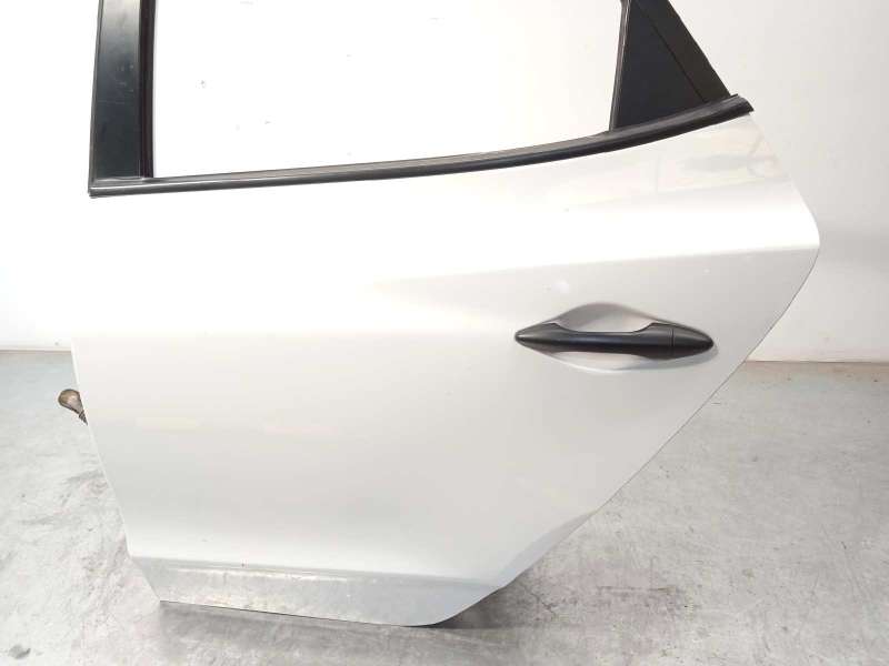 Recambio de puerta trasera izquierda para hyundai ix35 1.6 cat referencia OEM IAM 770032Y001 - Blanco 3