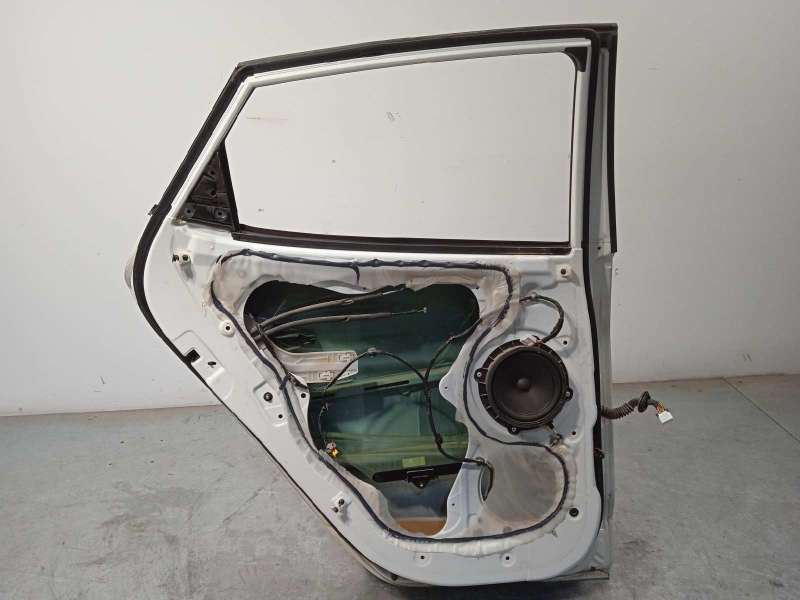 Recambio de puerta trasera izquierda para hyundai ix35 1.6 cat referencia OEM IAM 770032Y001 - Blanco 5