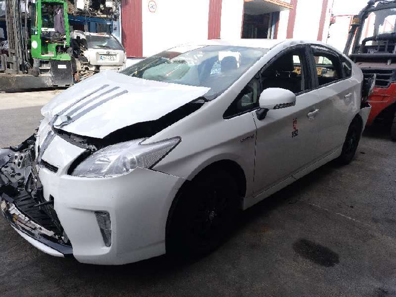 TOYOTA PRIUS (NHW30)