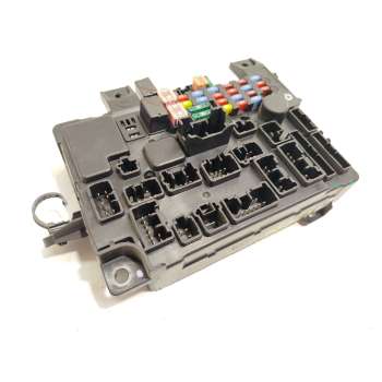 CAJA RELES / FUSIBLES 8637A865 