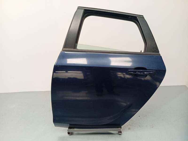 Recambio de puerta trasera izquierda para opel astra j sports tourer (p10) 1.7 cdti (35) referencia OEM IAM 13301546
