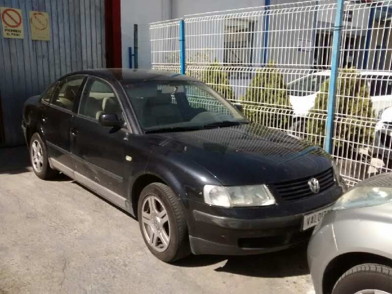 VOLKSWAGEN PASSAT BERLINA (3B2)
