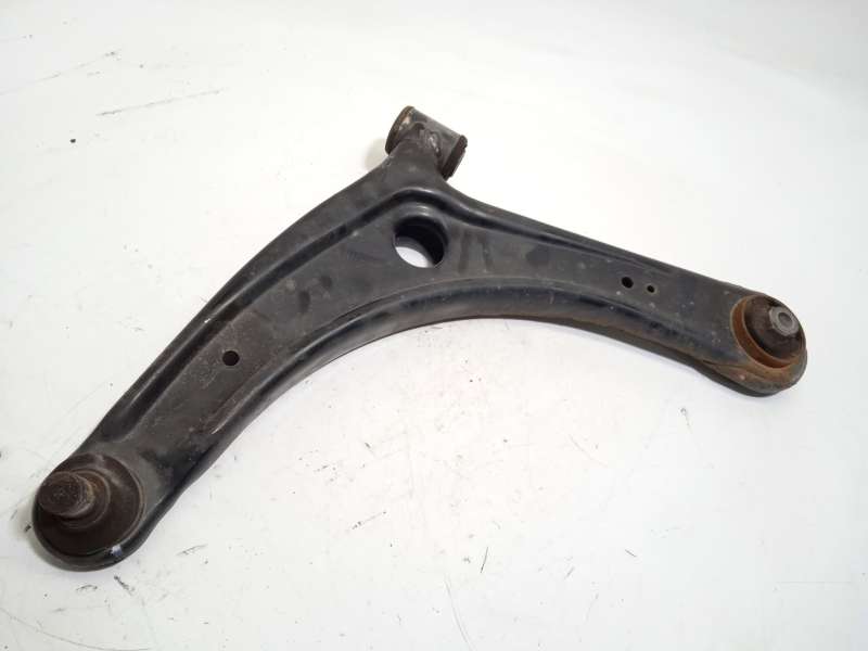 BRAZO SUSPENSION INFERIOR DELANTERO IZQUIERDO 4013A443 