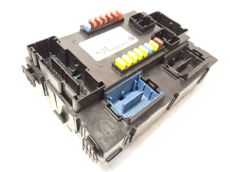 CAJA RELES / FUSIBLES 00520929450 520929450