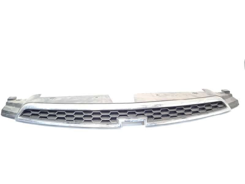 Recambio de rejilla delantera para chevrolet cruze 2.0 diesel cat referencia OEM IAM 96832951 - Blanco 2